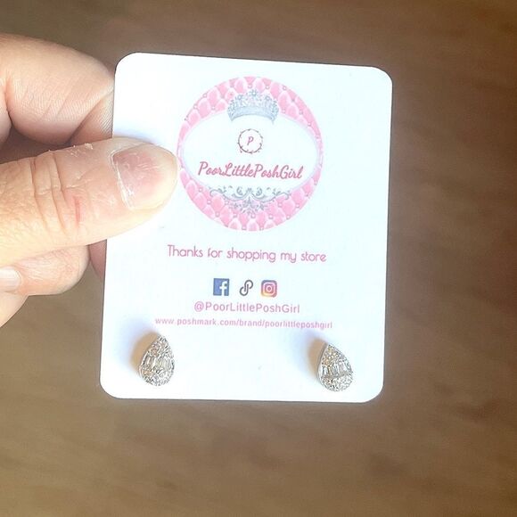 The Tiny Teardrop Stud earrings in 925 and brilliant cubic zirconia - Picture 7 of 9